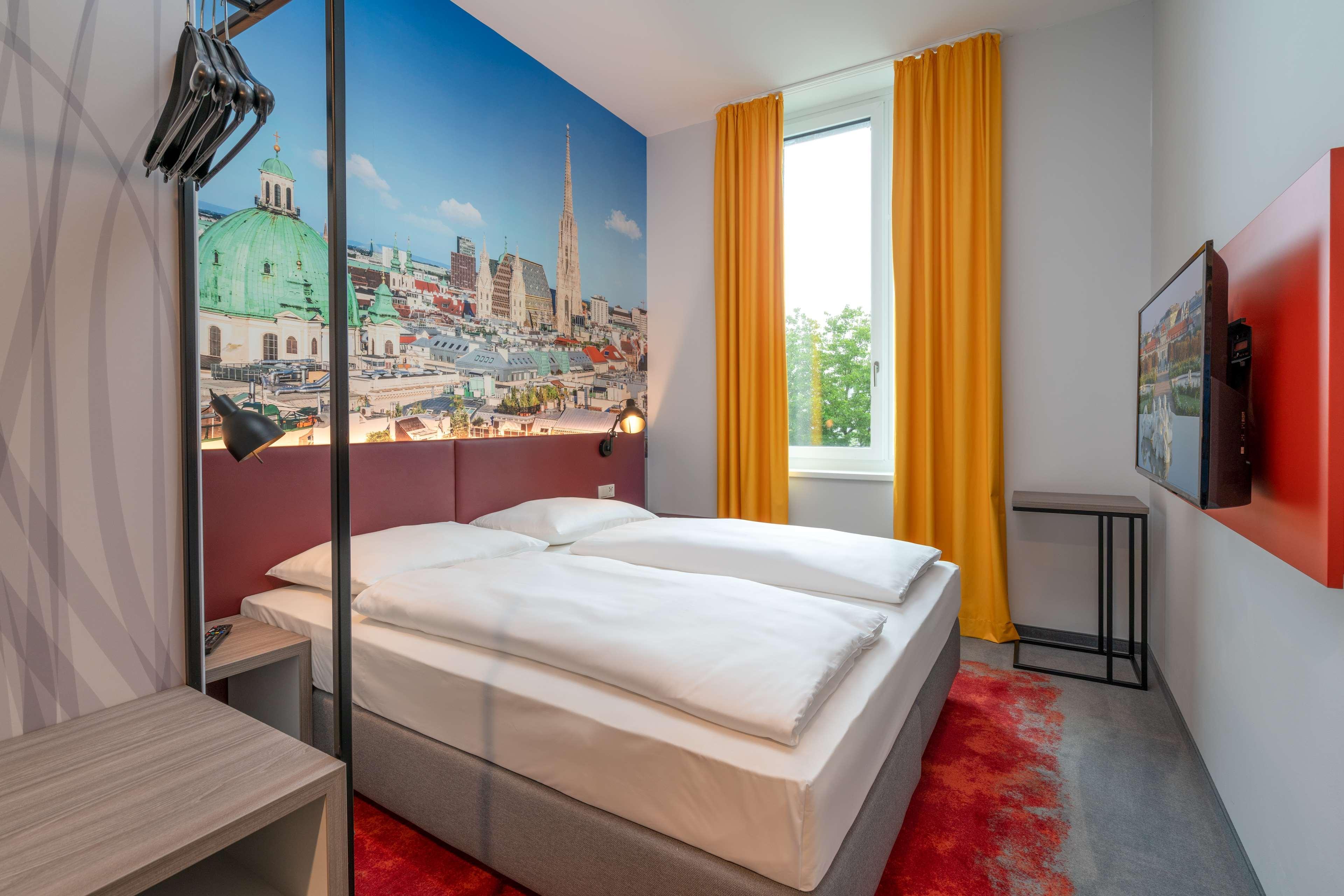 Отель Campanile Vienna South Экстерьер фото