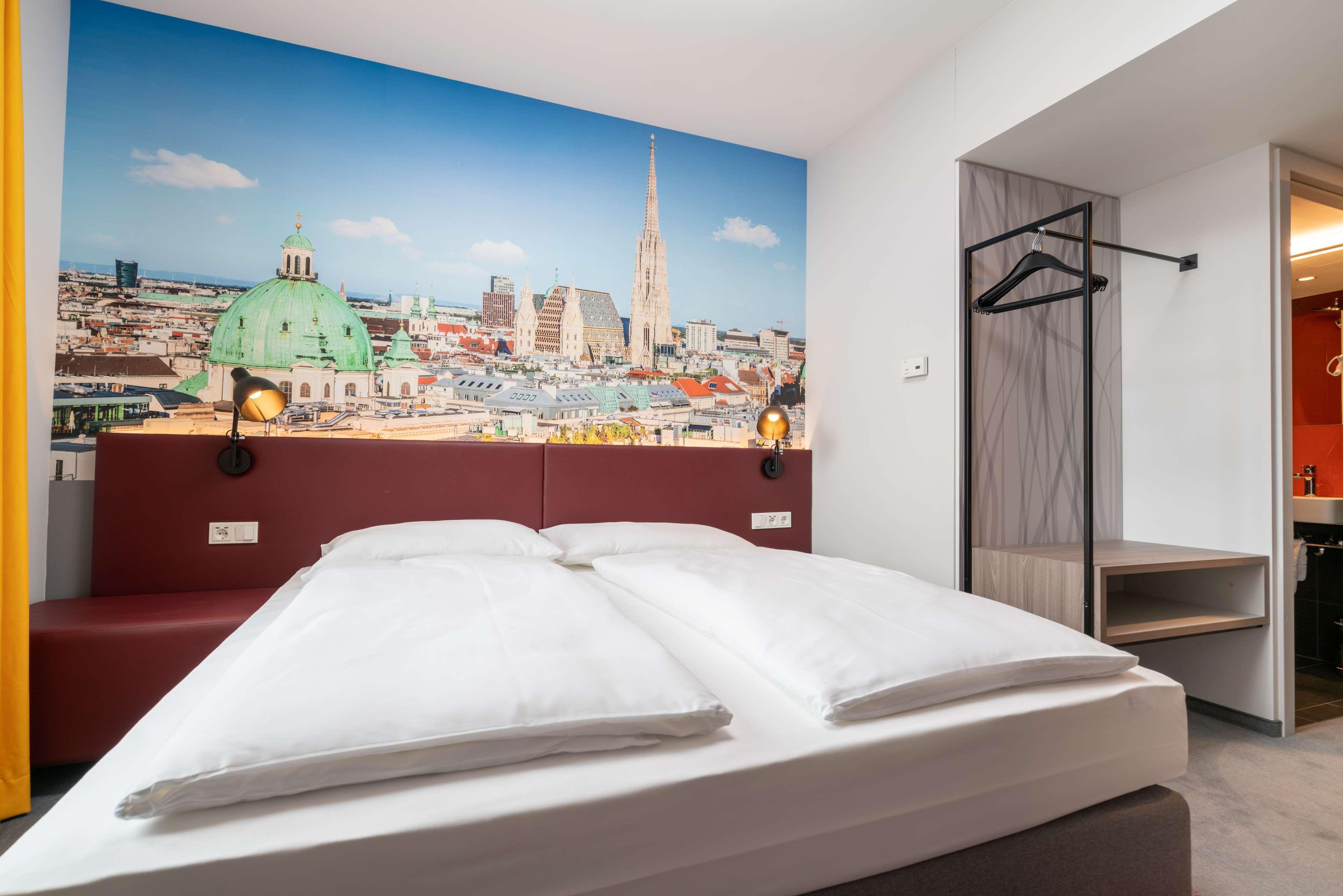 Отель Campanile Vienna South Экстерьер фото